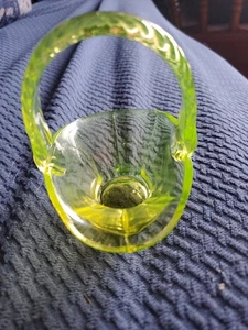 Yellow to Green Vaseline UV Uranium BRIDE'S BASKET -4" H x 3 1/2" W - Picture 1 of 5