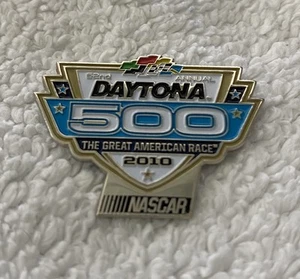 NASCAR Daytona 500 Lapel Pin 2010 - Picture 1 of 3