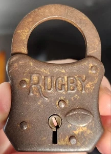 LUCCHETTO VINTAGE ANTICO C. anni '30 RUGBY FOOTBALL LOCK, MILLER LOCK CO. ? NO CHIAVE - Foto 1 di 6