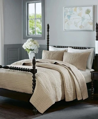 Madison Park Signature Serene Hand Quilt Coverlet 1-Pc. Quilt Set, King T4104122 - Image 1 of 4
