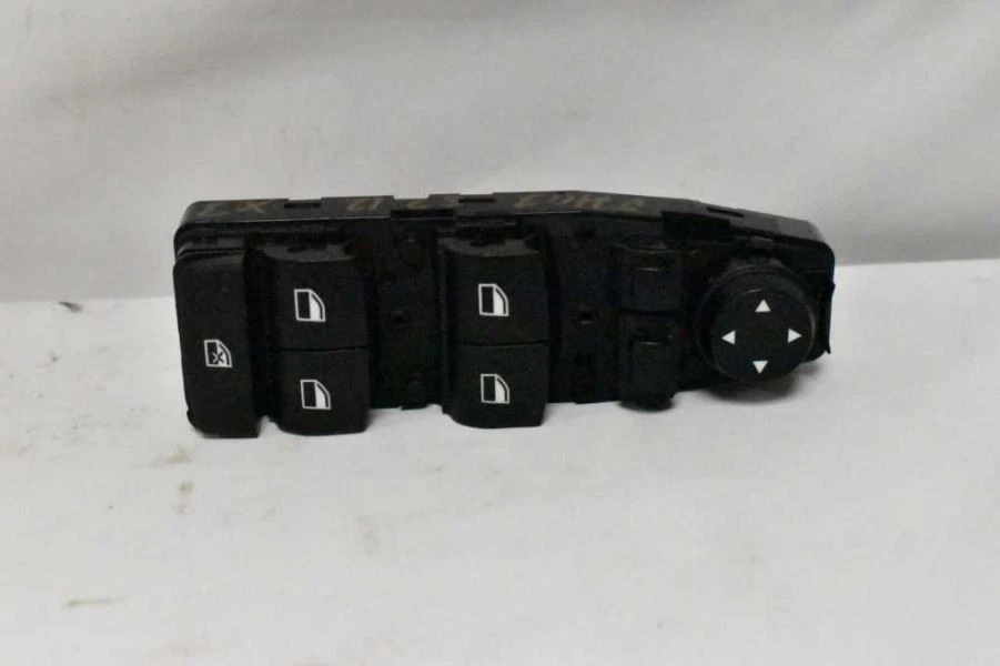 920811101 Front Driver Master Window Switch Fits 12-18 BMW 320i B3D15 - Image 1 of 4