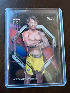 2024 Topps Finest UFC #28 Alexandre Pantoja Common /25 Black Refractor - Bild 1 von 2