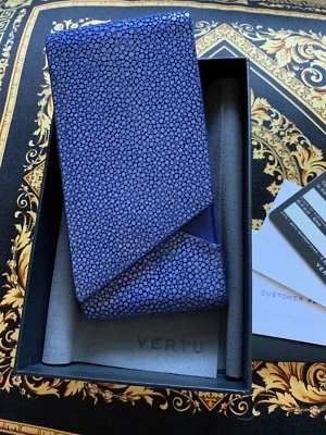 NUEVO Estuche con Solapa Vertu Aster Stingray Vertical Azul Raro Exótico Difícil de Encontrar  Foto 1 de 3