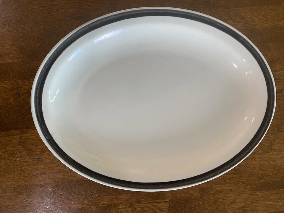 "Plato de colección con borde negro blanco ostra colección diseñadores en forma ovalada Japón 12""" Foto 1 de 4