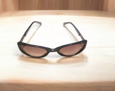 Gafas de sol Kenneth Cole puramente parisinas marco marrón con degradado gris Foto 1 de 4