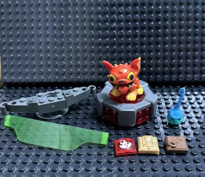 A set/Mega Bloks Skylanders Giants Mini Figure Model Collectible Building Toy - Image 1 of 4