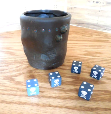 NUEVO "Piratas del Caribe en el fin del mundo" Agitador de repuesto y 5 dados pirata Foto 1 de 3