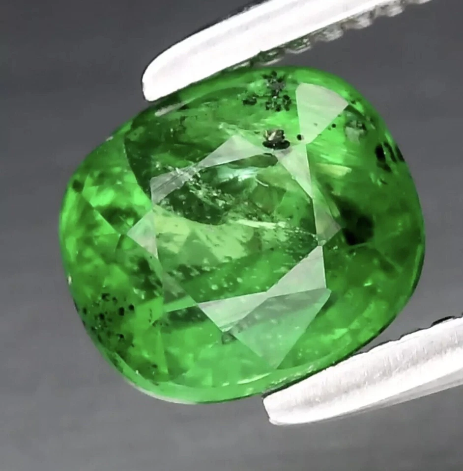 0.86ct 5.3x4.7mm Cushion Natural Green Tsavorite Garnet Gemstone, Tanzania - Photo 1/1