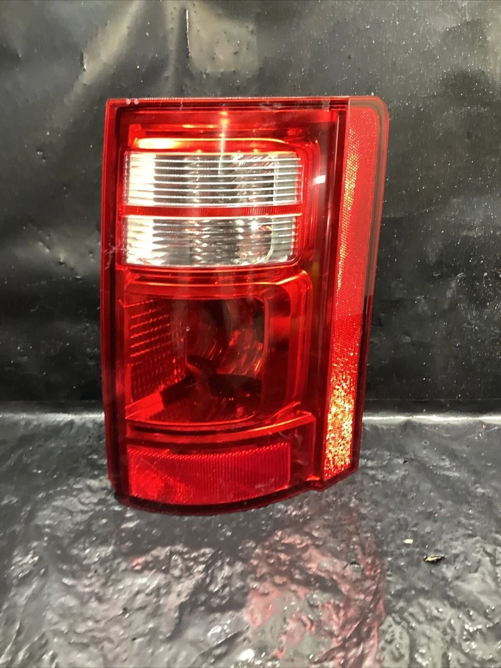 USED 08 - 10 DODGE CARAVAN Passenger Right Tail Light OEM - Image 1 of 4