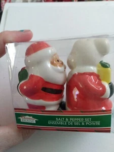 Papá Noel y la señora Claus Nuevo en caja Besos pequeños saleros y pimenteros - Imagen 1 de 3