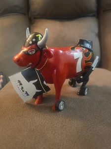 PARATA DELLE MUCCHE n. 7 STOCKYARD COW NASCAR ROSSO FIAMMEGGIANTE E NERO CON RUOTE DA CORSA * - Foto 1 di 7