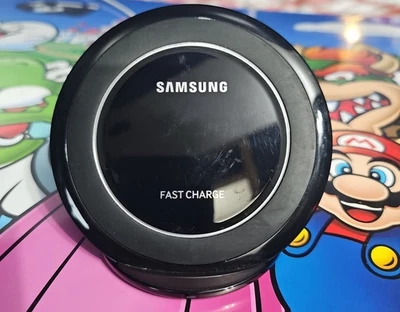 Беспроводная зарядная подставка Samsung EPNG930 — черная - Изображение 1 из 3