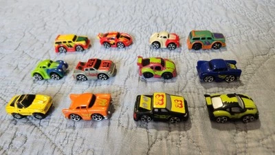Lote de 12 Micro Máquinas 11 Jazwares Porsche Bass Truck 57 Chevy etc 1 Corvette Foto 1 de 4