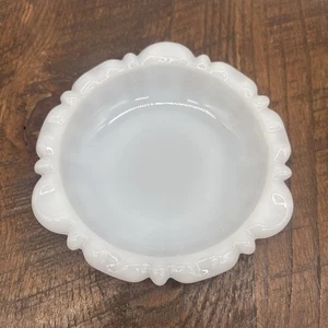 Vintage weiß Milchglas Bonboniere Aschenbecher 5" Anchor Hocking rund MCM - Bild 1 von 6