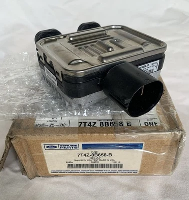 NEW OEM Ford 2007-2015 Edge Flex Lincoln MKX MKS COOLING FAN RELAY 7T4Z-8B658-B - Image 1 of 4