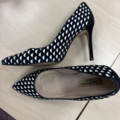 LK Bennett Negro Blanco Gamuza Floret Zapatos de Corte EE. UU. 7.5 UK 5.5 EU 38.5 Tacones de Bomba Foto 1 de 4