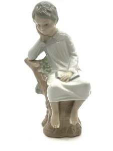 Top Lladro "Little Boy Thinking" mit Buch Hochglanz Figur #4876, ohne Karton! - Bild 1 von 9