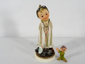 Napco Japan Figurine “ Little Vet” # AH18 with Label..Mint - Bild 1 von 3