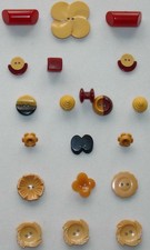 20 Vintage BAKELITE BUTTERSCOTCH & RED BUTTONS Floral Toggle Simichrome Tested +