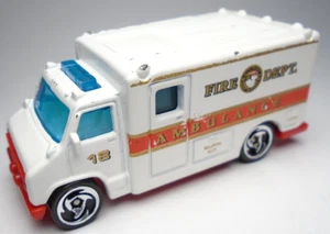 Ambulancia Hot Wheels #18 Fire Dept 1997 blanca 1:64 diecast 2 3/4" con rojo y dorado - Imagen 1 de 6