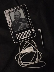 Amazon Kindle 2nd Generation  |  Model D00701  |  2GB  |  Wifi |  Charging Cord