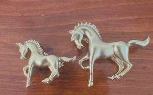 Vintage Gold Tone Set of 2 Horse Pins Brooches Mare Foal Prancing 1.25" 1.75" - Picture 1 of 4