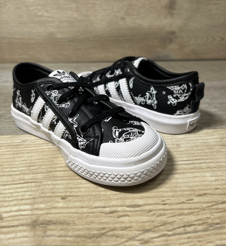 Scarpe da ginnastica Disney Adidas Nizza Skater nere e allover stampa pippo bambino 8K