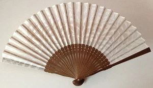 Bellissimo ventaglio giapponese fatto a mano Kinami Shiro bianco in scatola di legno originale - Foto 1 di 10