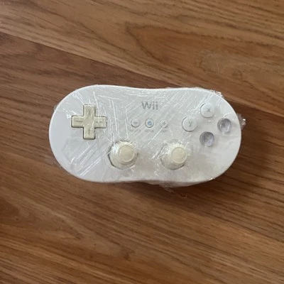 Official OEM White Nintendo Wii Classic Controller RVL-005 ~ Tested & Working - Image 1 of 4