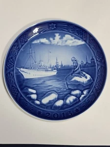 Royal Copenhagen 2013 Annual Christmas Plate "Copenhagen Harbour" Beautiful Blue - Picture 1 of 5