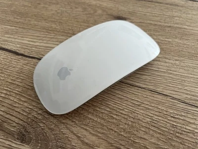 Apple Magic Mouse A1296 - GUASTO - PER PARTI DI RICAMBIO - Immagine 1 di 4
