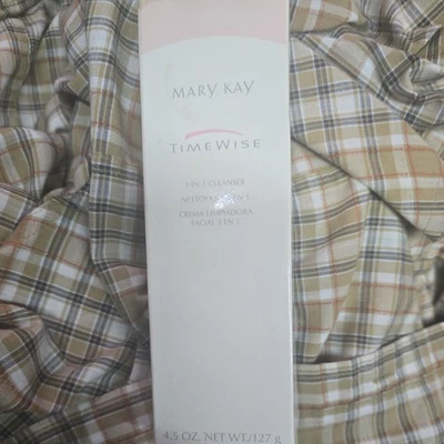Novo na caixa Mary Kay Timewise limpador facial 3 em 1 tamanho completo 4,5 fl oz - Imagem 1 de 3