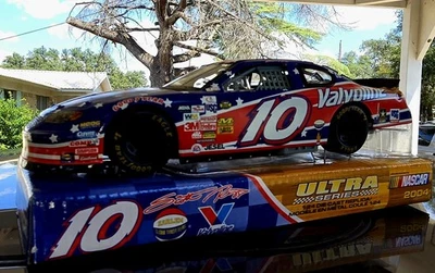 Scott Riggs 1/24 2004 #10 Valvoline Winners Circle Foto 1 de 2