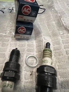 2 x R45NS ACDelco Spark Plugs NOS New Old Stock - Picture 1 of 1