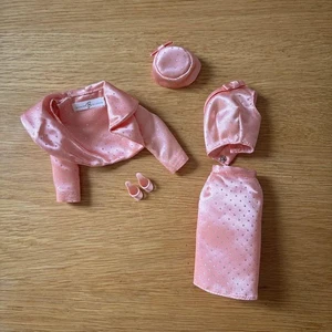 Barbie Etiqueta Dorada Rosa Brillante Set de Regalo Conjunto Reproducción De Colección NRFB - Imagen 1 de 2