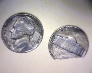 1945 P JEFFERSON SILVER WAR NICKEL🌟SPLIT "AFTER THE STRIKE"🌟RARE🌟ERROR COIN - Picture 1 of 8
