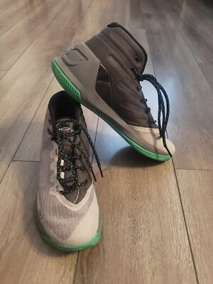 Youth Under Armour “Grey Matter” Stephen Curry 3 Basketball Shoes Size 6Y Green - Image 1 of 4