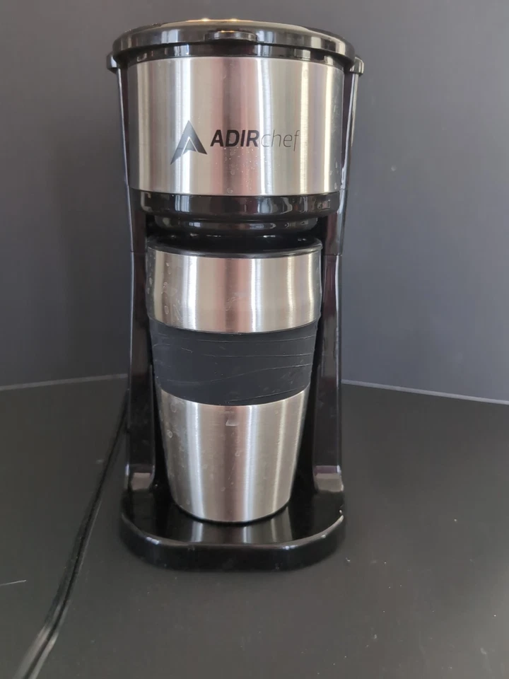 Персональная кофеварка ADIRchef 800-01-BLK Grab N' Go с дорожной кружкой 15 унций - Изображение 1 из 4