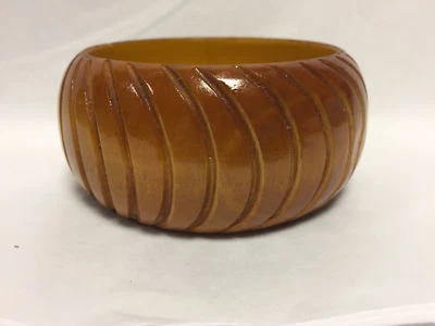 Brazalete NewLook Naranja Brillante Madera Estampado Grueso Ancho Redondeado  Foto 1 de 4