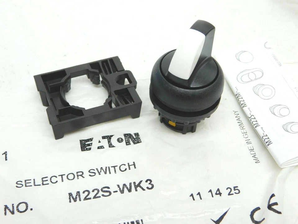 ¡NUEVO EN PACK! INTERRUPTOR SELECTOR M22S-WK3 EATON PALANCA GIRATORIA BLANCA A GRANEL DISPONIBLE (VN) Foto 1 de 1