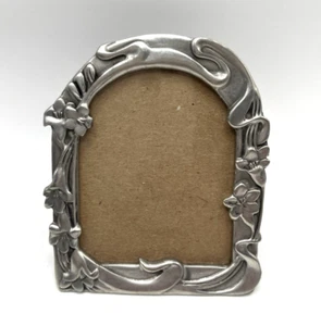 Mini marco de fotos vintage de peltre plateado ornamentado de 2,5 x 3 pulgadas - Imagen 1 de 7