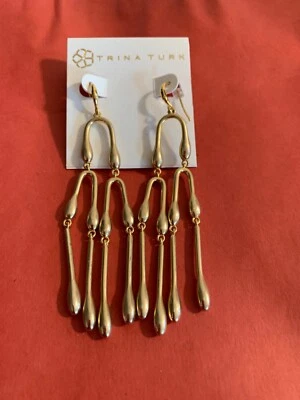 Brincos Trina Turk tom dourado retrô botânica drapeada gota longa 3,5" B7 US$ 88 - Imagem 1 de 4