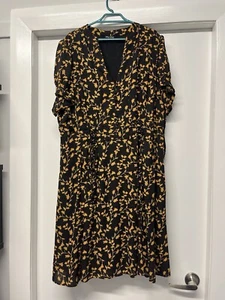 Mini Vestido de Verano Floral City Chic Talla Grande Detalle de Botones y Corbata Cuello en V - Imagen 1 de 7