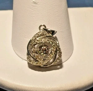 SOLO COLGANTE - Colgante con nudo de cristal y diamante de plata de ley (1,19 g) - Imagen 1 de 5