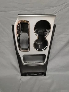 18-19 JEEP TRACKHAWK Gear Shift Indicator Bezel - Mopar (6FD932X9AA) - Bild 1 von 7