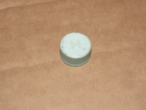 06-15 Mazda Miata OEM A/C Line Fitting High Pressure Service Port Cap - Bild 1 von 2