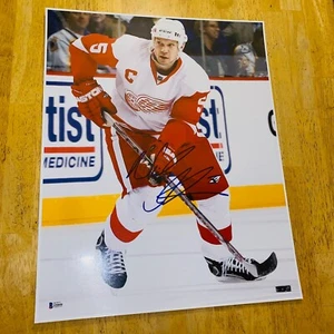 NICKLAS LIDSTROM DETROIT RED WINGS SIGNED / AUTOGRAPHED 16X20 PHOTO BECKETT COA - Picture 1 of 3