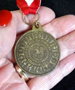 "Medalla vintage del hemisferio occidental maratón 1998 1-3/8" - Imagen 1 de 2