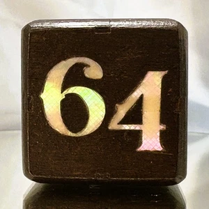 64.BROWN.White - Iridescent Cube Artful Font - Backgammon Doubling Cube - 36mm - Picture 1 of 12