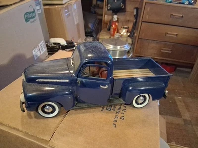 1951 FORD F-1 PICKUP Blue 1:18 WELLY OPENING HOOD DOORS & TAILGATE - Image 1 of 4